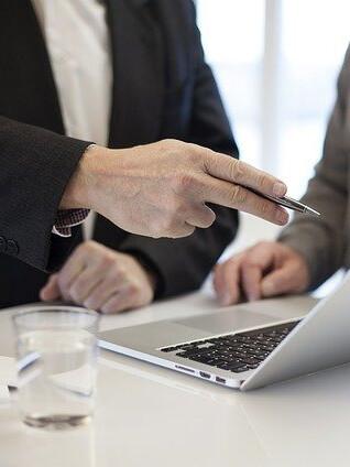 Zertifizierter Immobiliensachverständiger bei der Wertermittlung in Langenfeld und Düsseldorf.